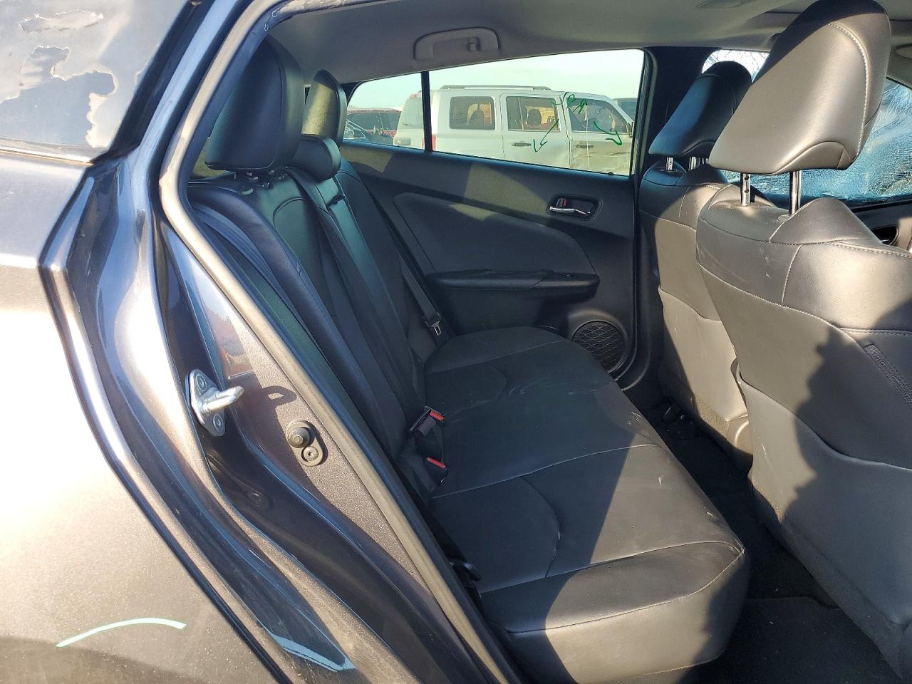 2018 TOYOTA PRIUS photo 10