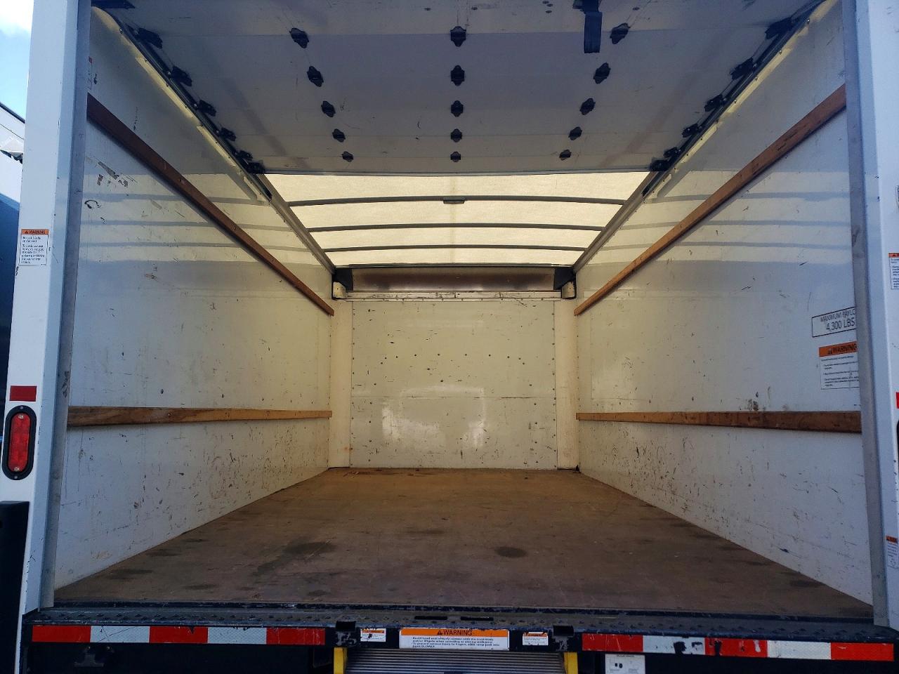 2023 GMC SAVANA CUT - BOX TRUCK photo 11