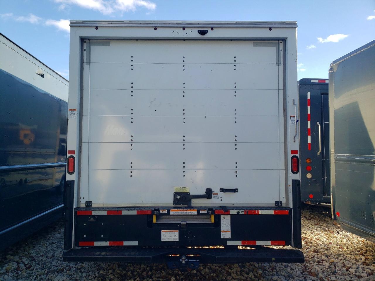 2023 GMC SAVANA CUT - BOX TRUCK photo 6