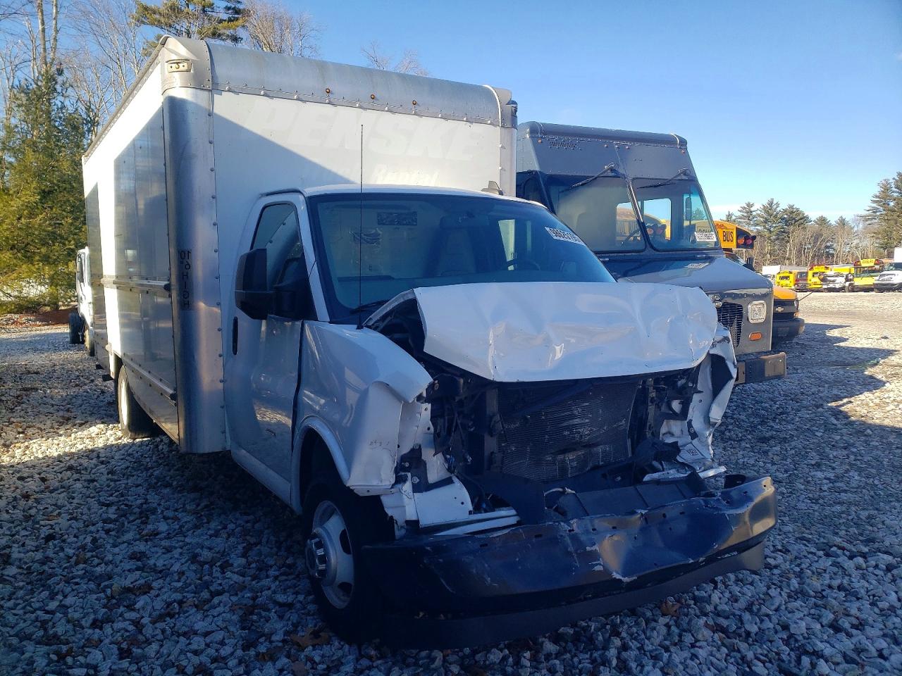 2023 GMC SAVANA CUT - BOX TRUCK photo 4