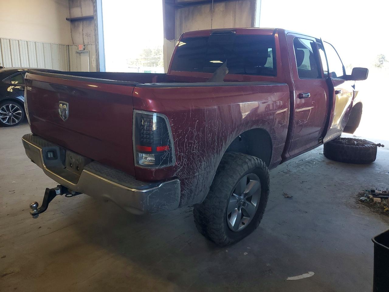 2015 RAM 1500 SLT photo 3