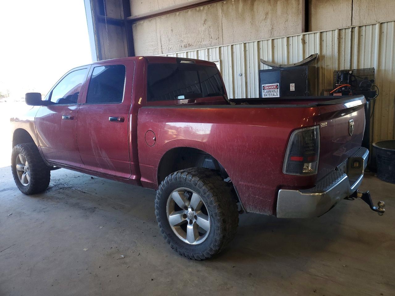 2015 RAM 1500 SLT photo 2