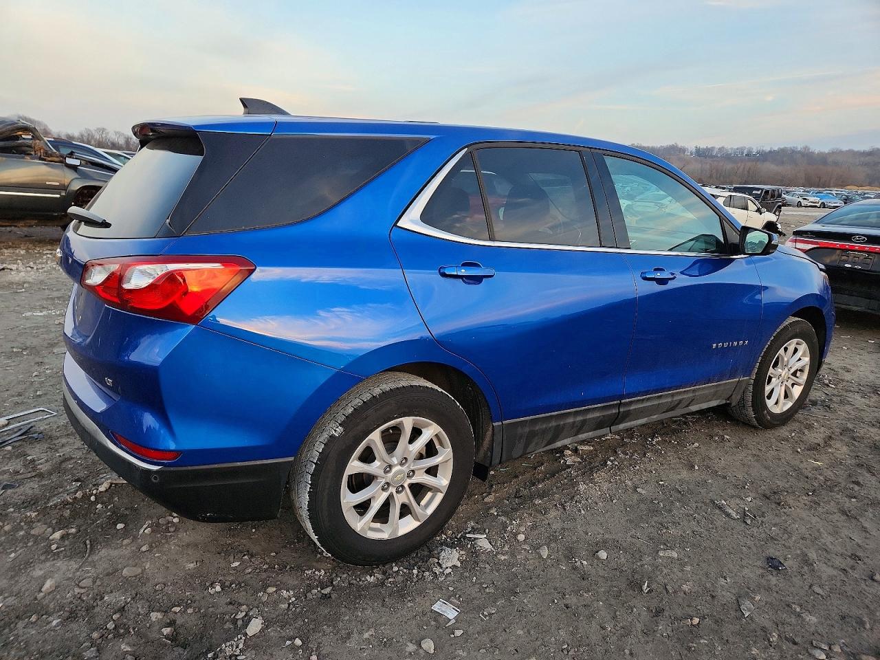 2019 CHEVROLET EQUINOX LT photo 3