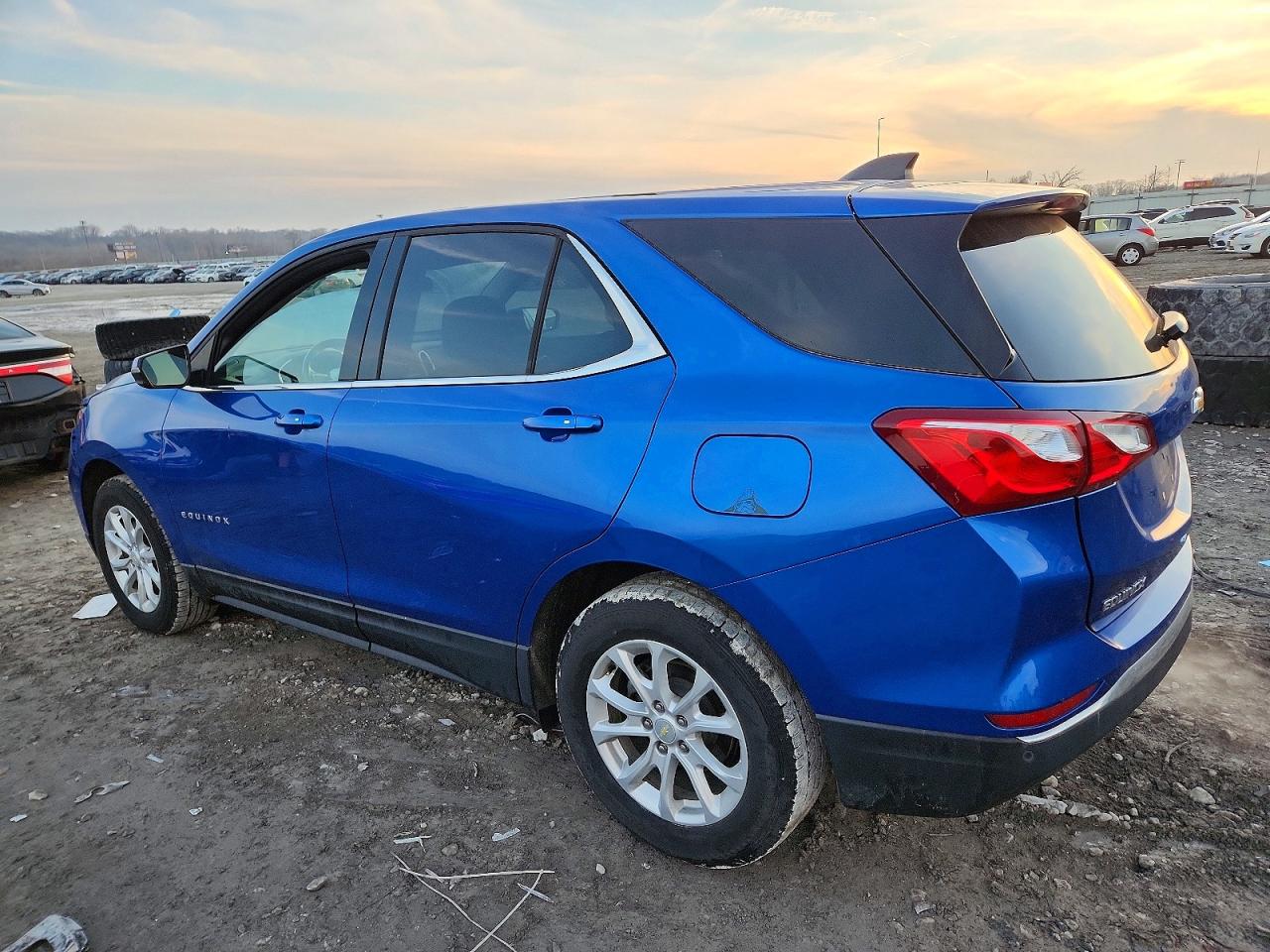 2019 CHEVROLET EQUINOX LT photo 2