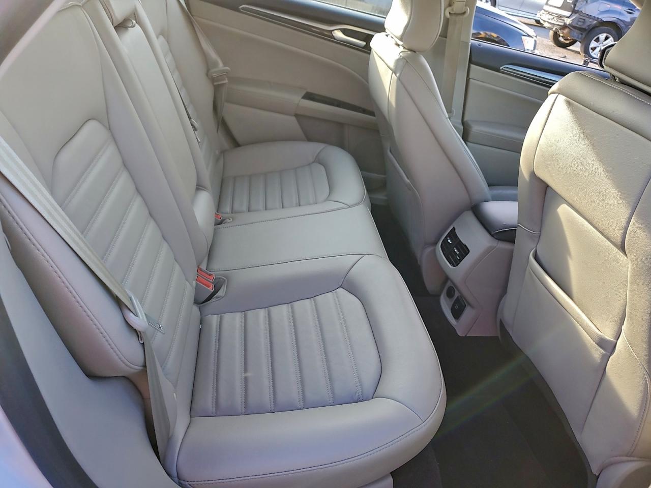 2017 FORD FUSION SE photo 19