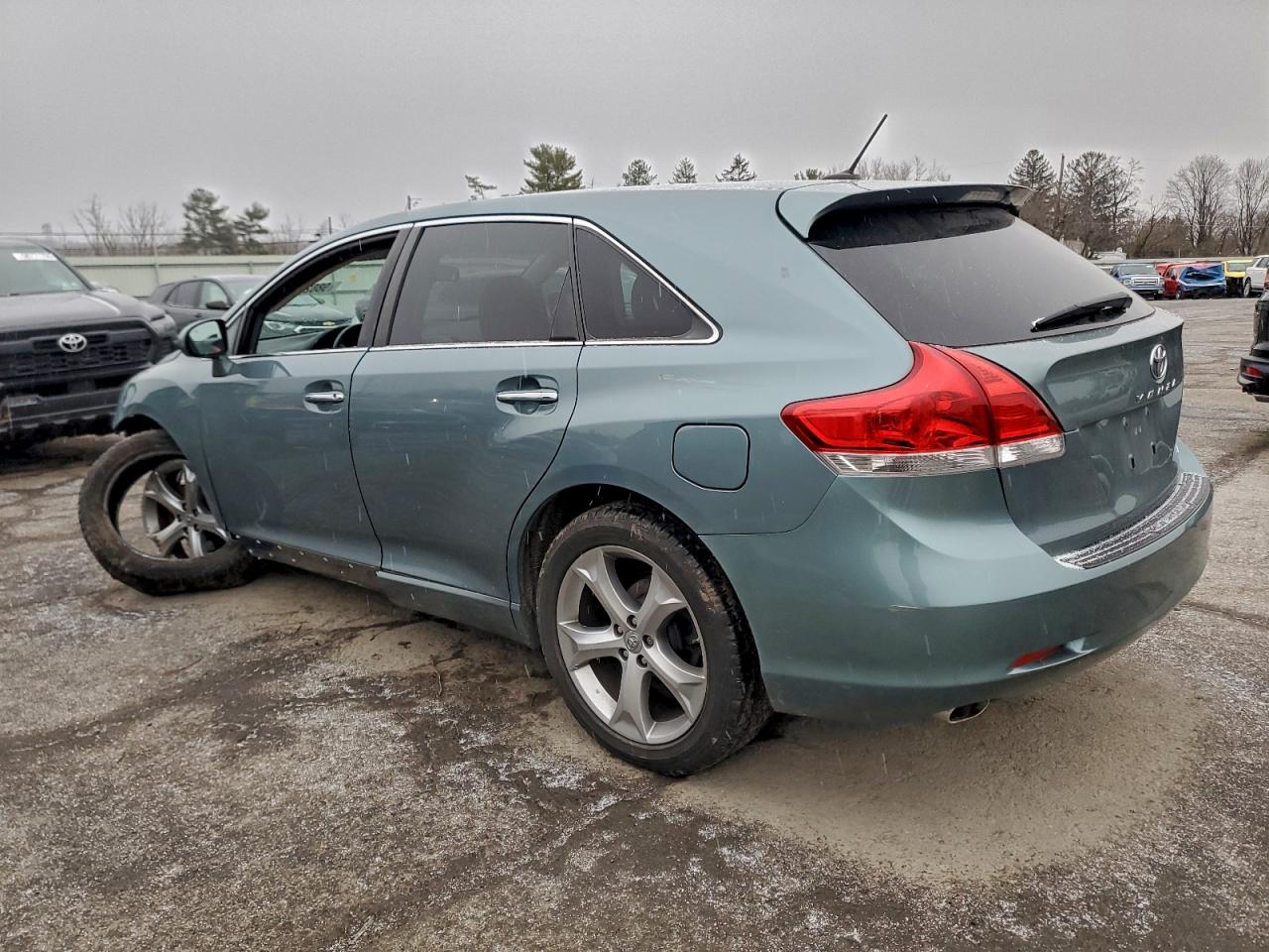 2009 TOYOTA VENZA photo 2