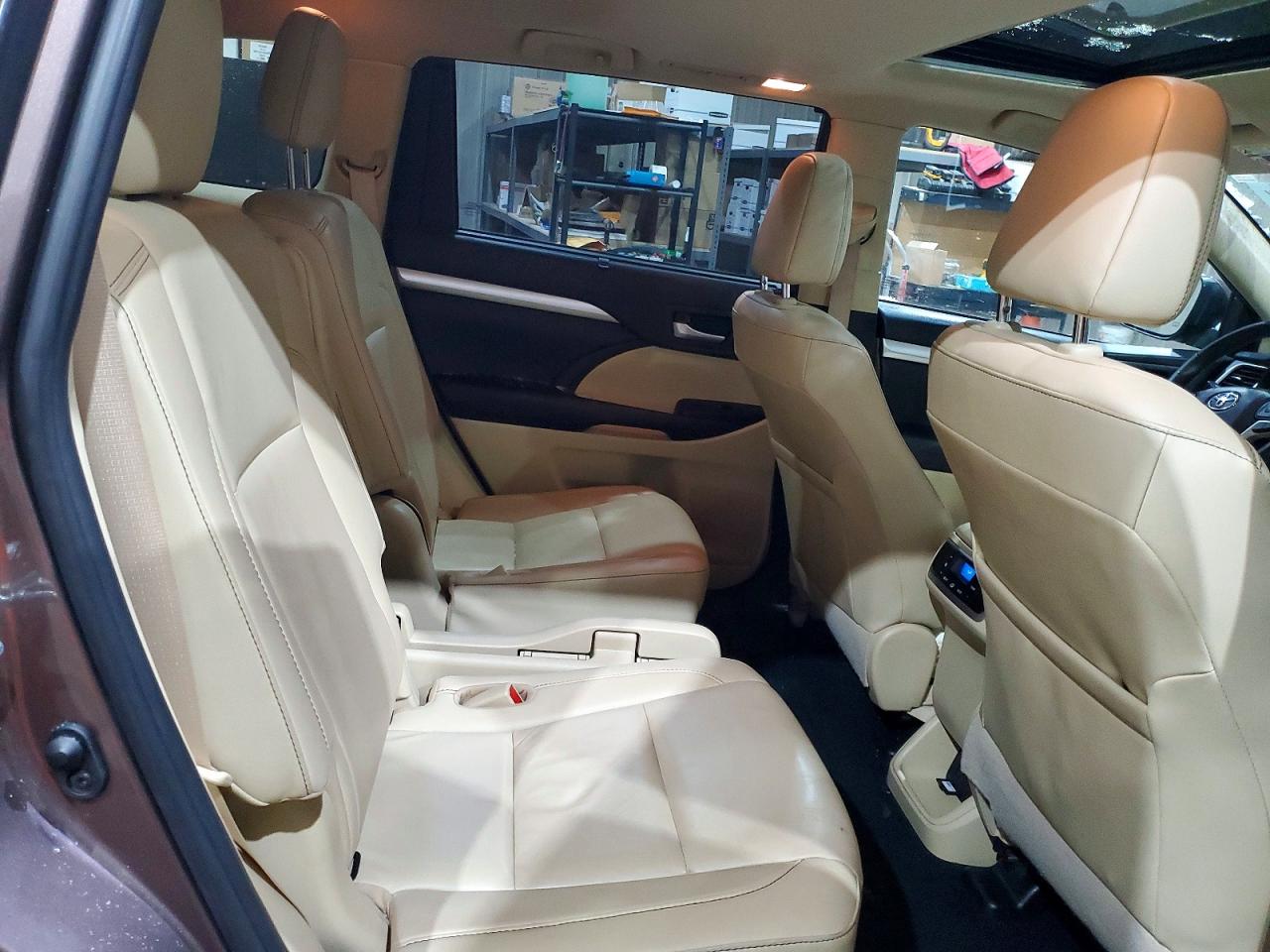 2019 TOYOTA HIGHLANDER XLE photo 11