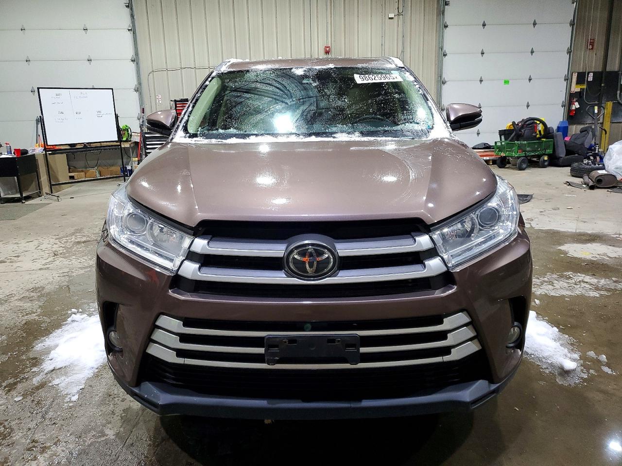 2019 TOYOTA HIGHLANDER XLE photo 5
