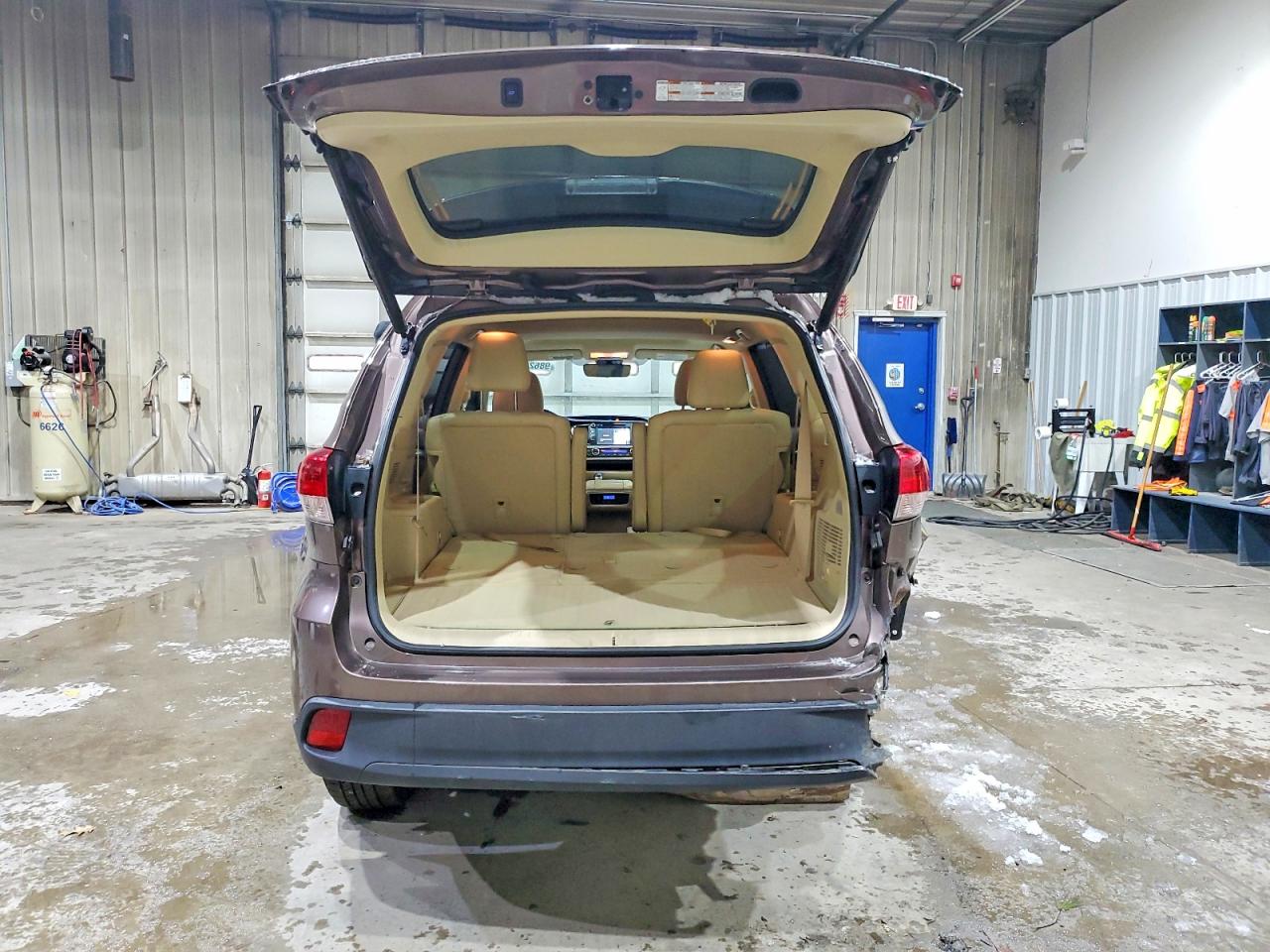 2019 TOYOTA HIGHLANDER XLE photo 6