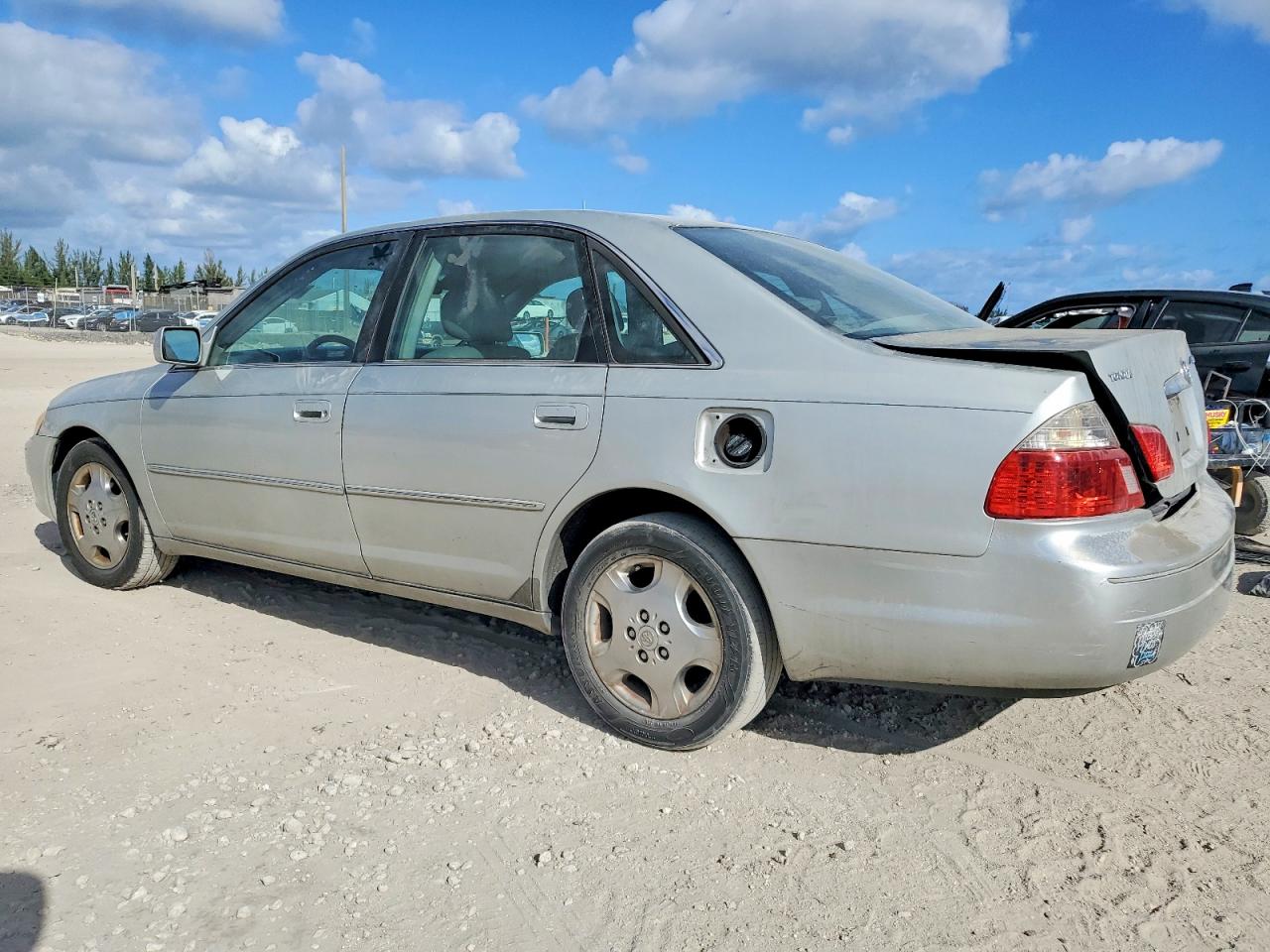 2004 TOYOTA AVALON XL photo 3
