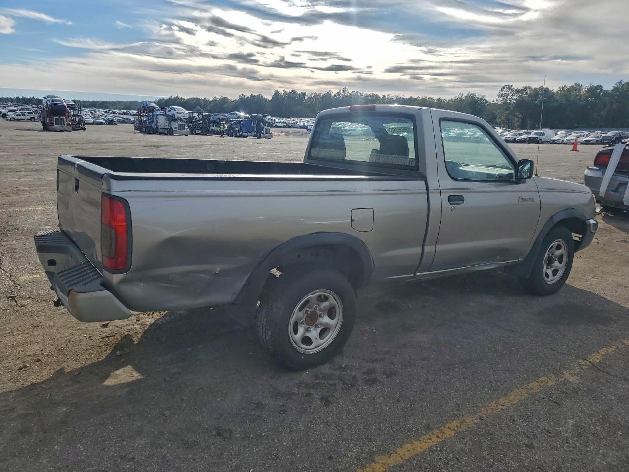 2000 NISSAN FRONTIER XE photo 3