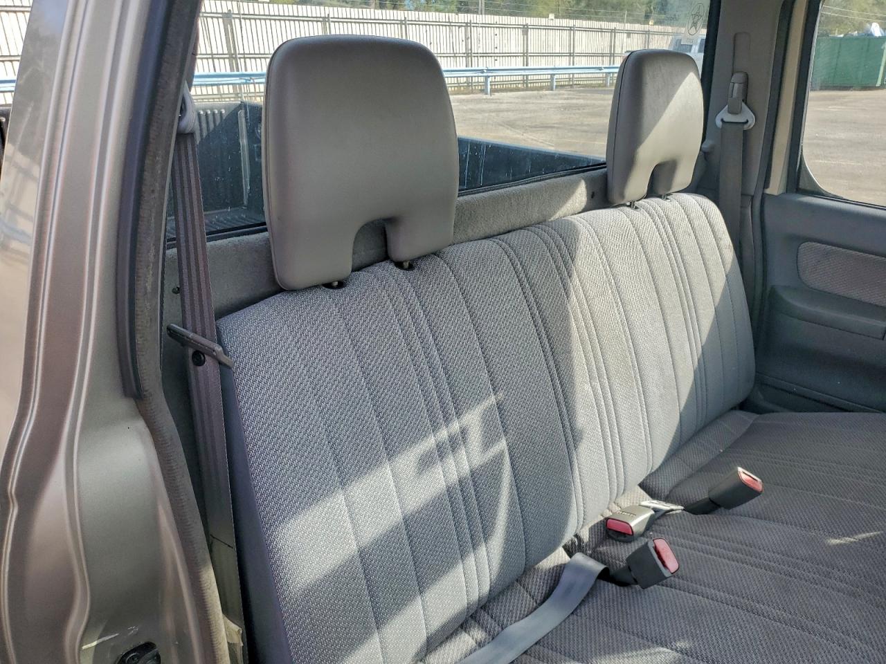 2000 NISSAN FRONTIER XE photo 10