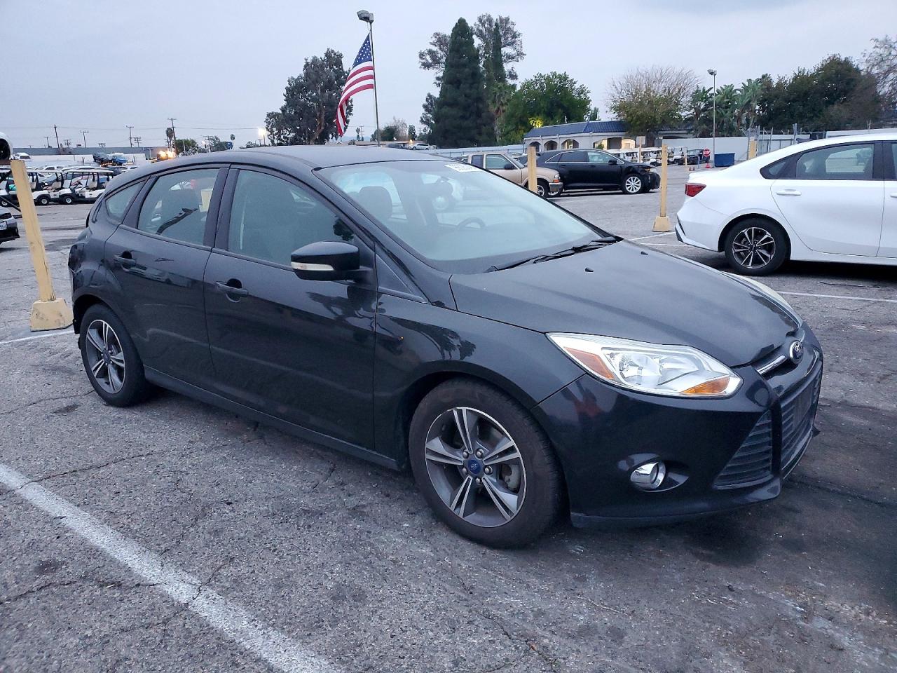 2014 FORD FOCUS SE photo 4