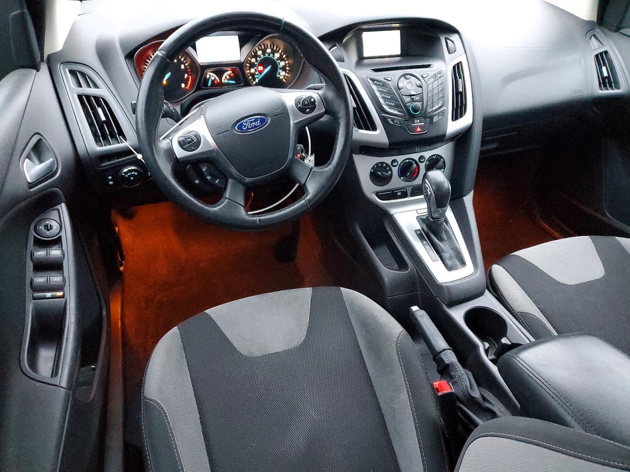 2014 FORD FOCUS SE photo 8