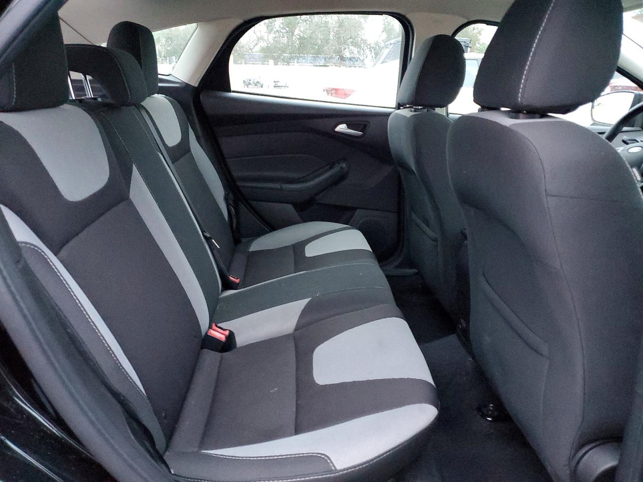 2014 FORD FOCUS SE photo 10
