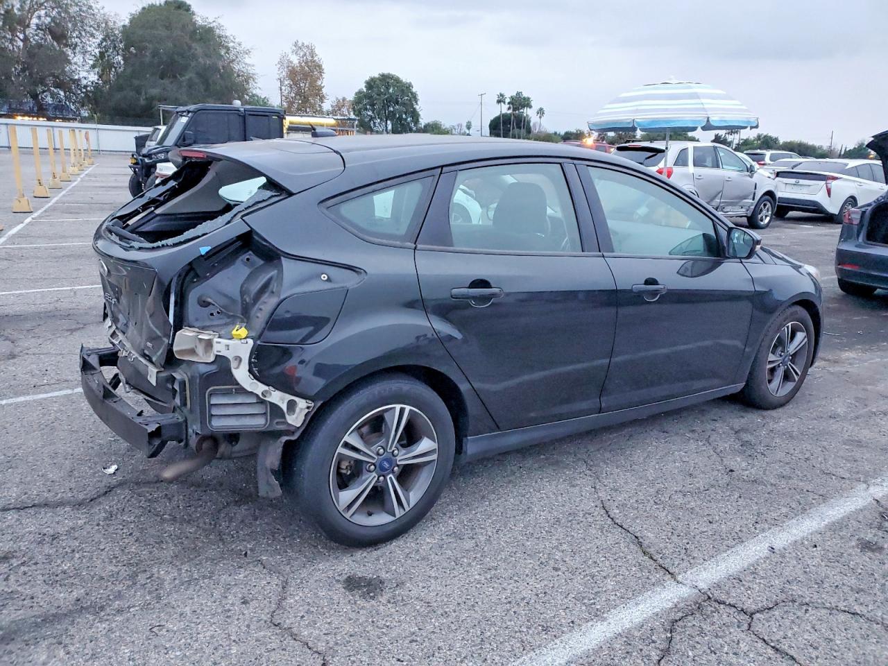 2014 FORD FOCUS SE photo 3