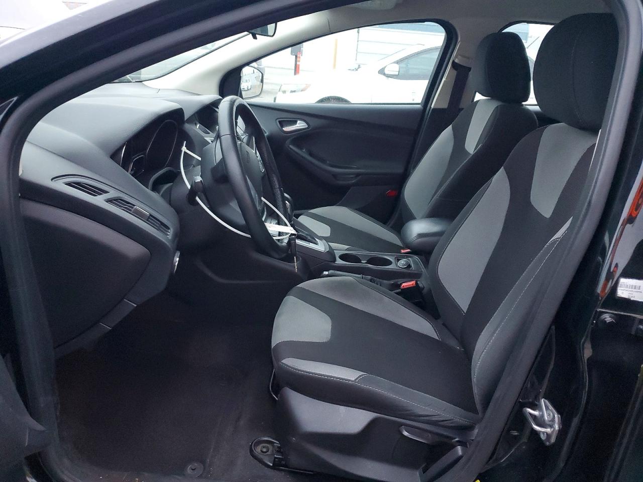 2014 FORD FOCUS SE photo 7