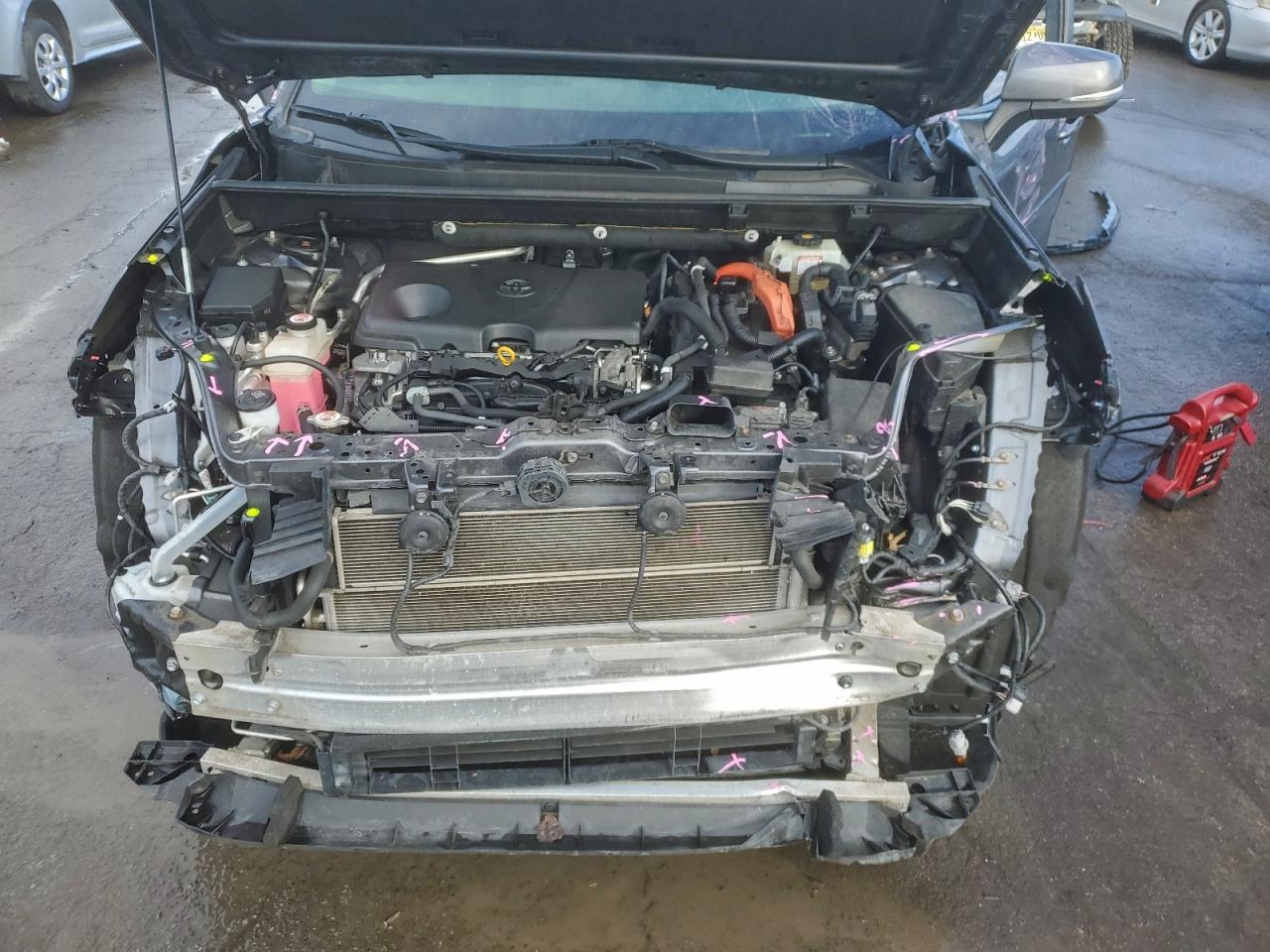 2019 TOYOTA RAV4 XLE photo 12