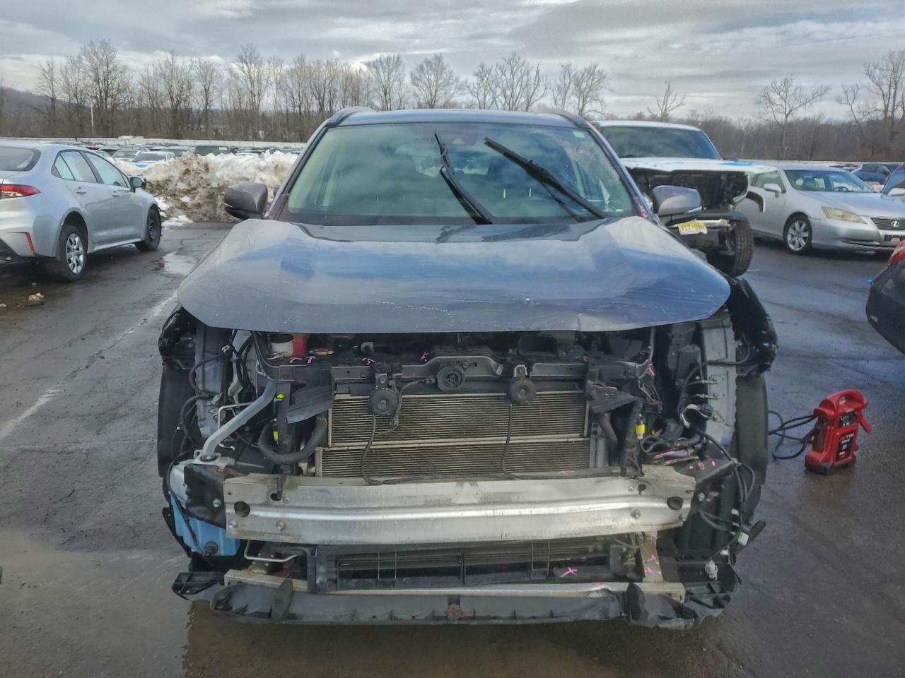 2019 TOYOTA RAV4 XLE photo 5
