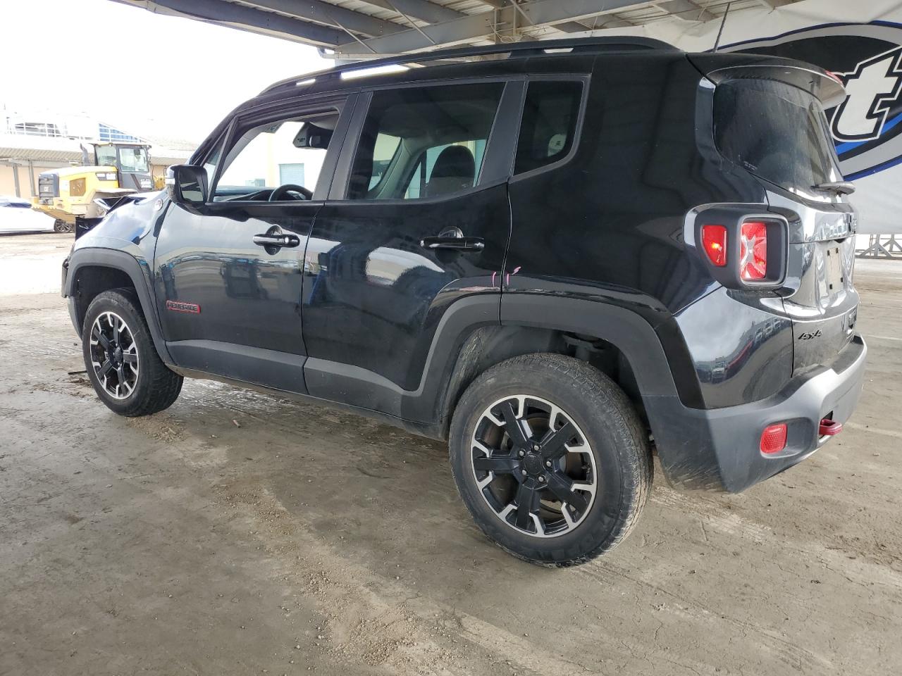 2023 JEEP RENEGADE TRAILHAWK photo 4