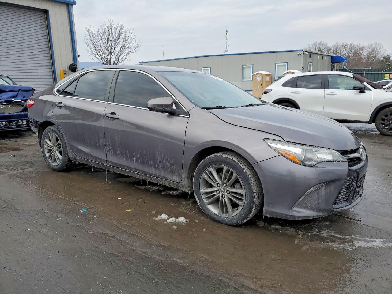 2015 TOYOTA CAMRY LE photo 4