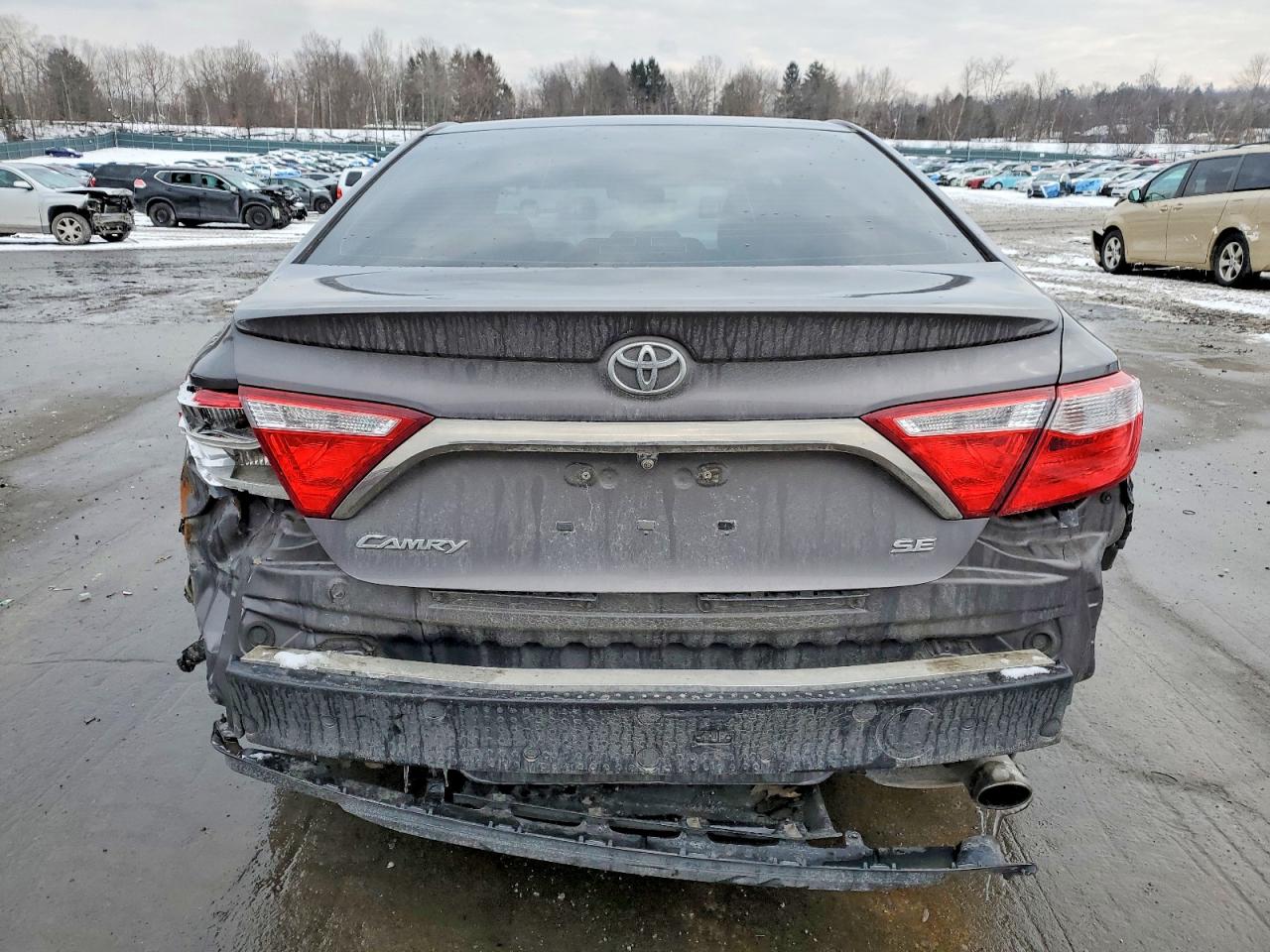 2015 TOYOTA CAMRY LE photo 6