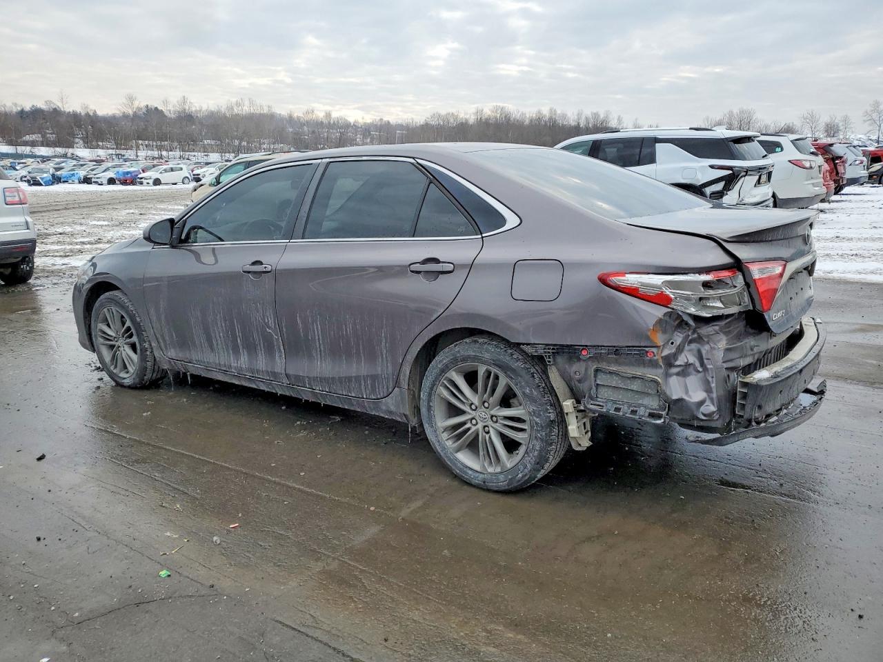 2015 TOYOTA CAMRY LE photo 2