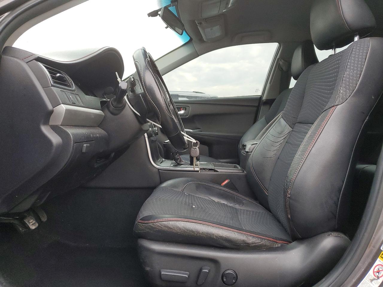 2015 TOYOTA CAMRY LE photo 7