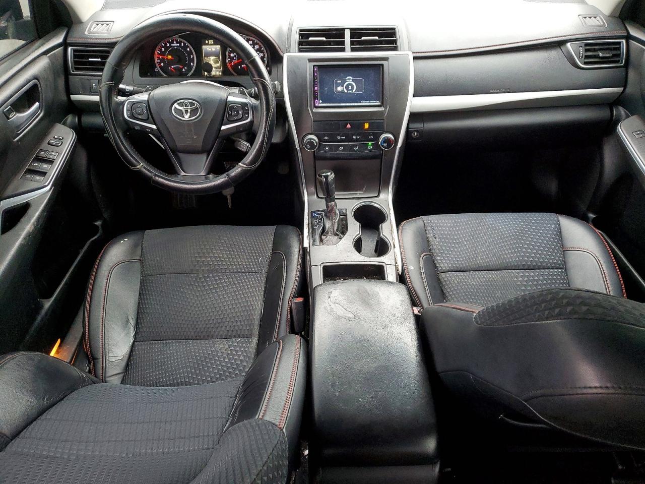 2015 TOYOTA CAMRY LE photo 8