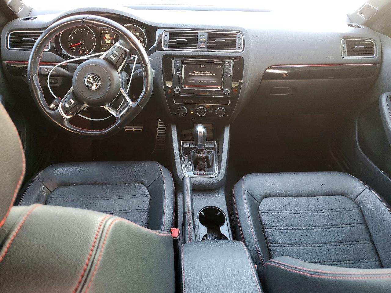 2017 VOLKSWAGEN JETTA GLI photo 8