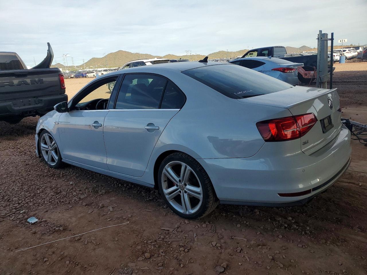 2017 VOLKSWAGEN JETTA GLI photo 2
