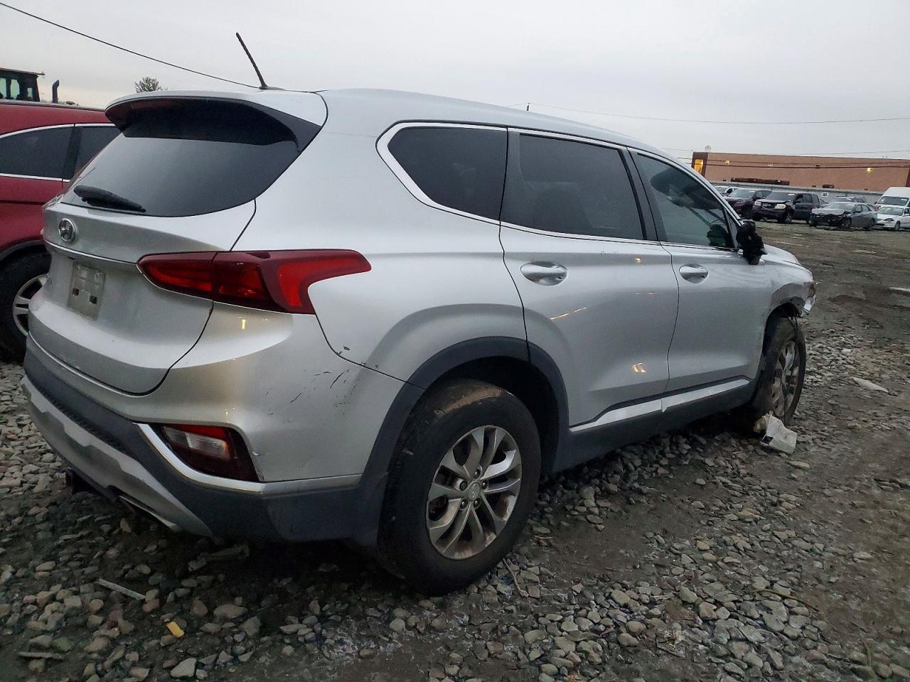 2019 HYUNDAI SANTA FE SE photo 3