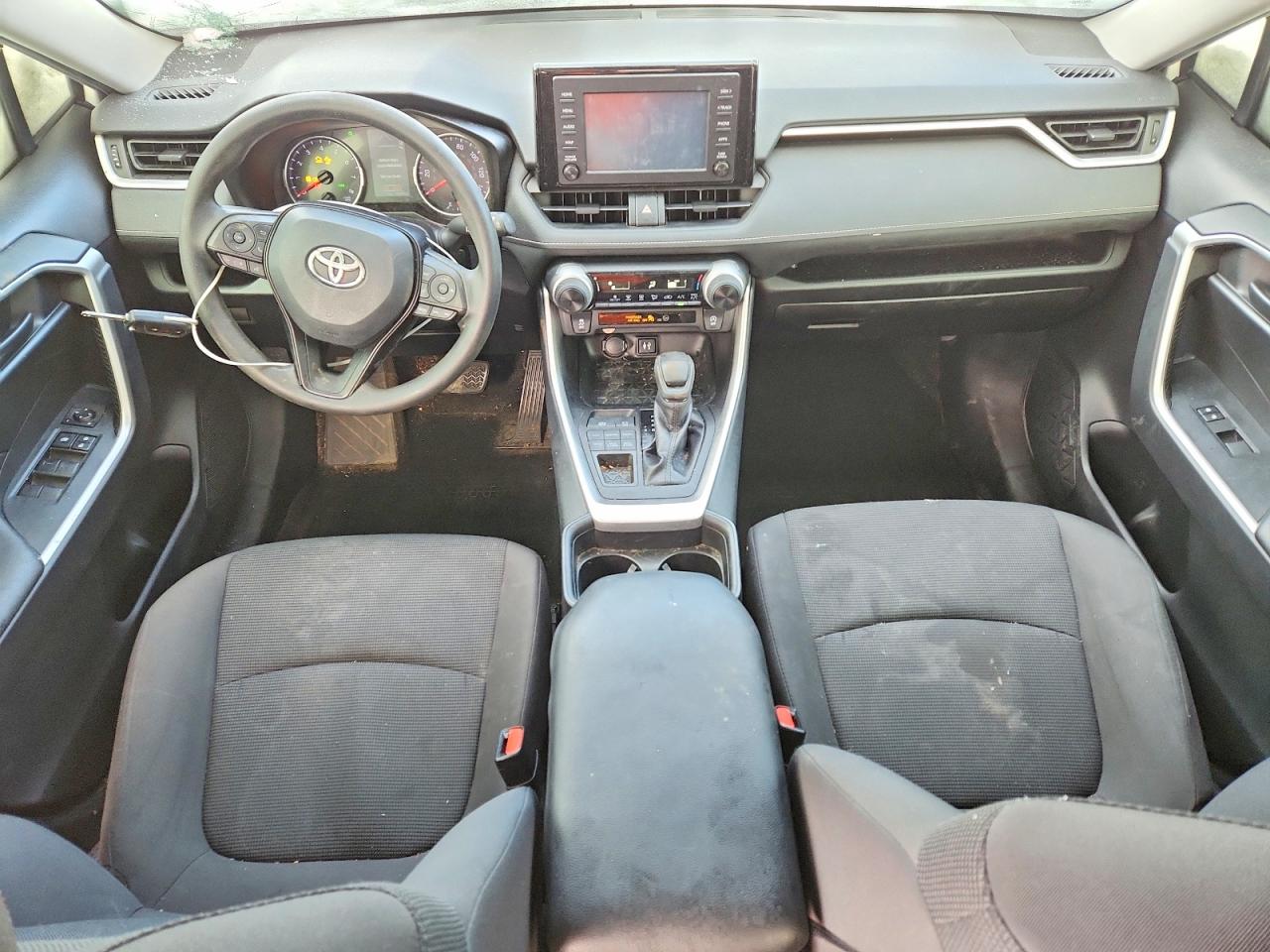 2019 TOYOTA RAV4 LE photo 8