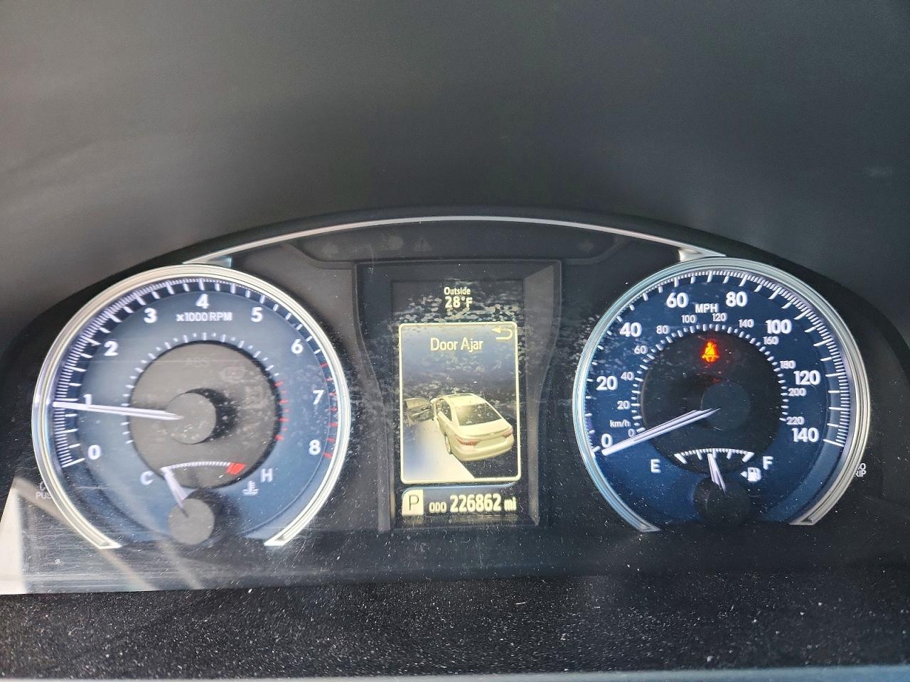 2016 TOYOTA CAMRY LE photo 9