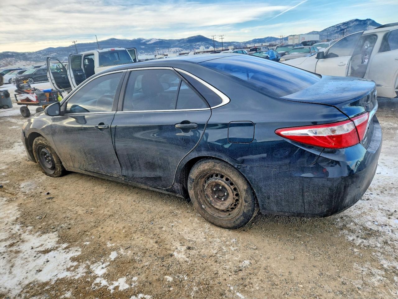 2016 TOYOTA CAMRY LE photo 2
