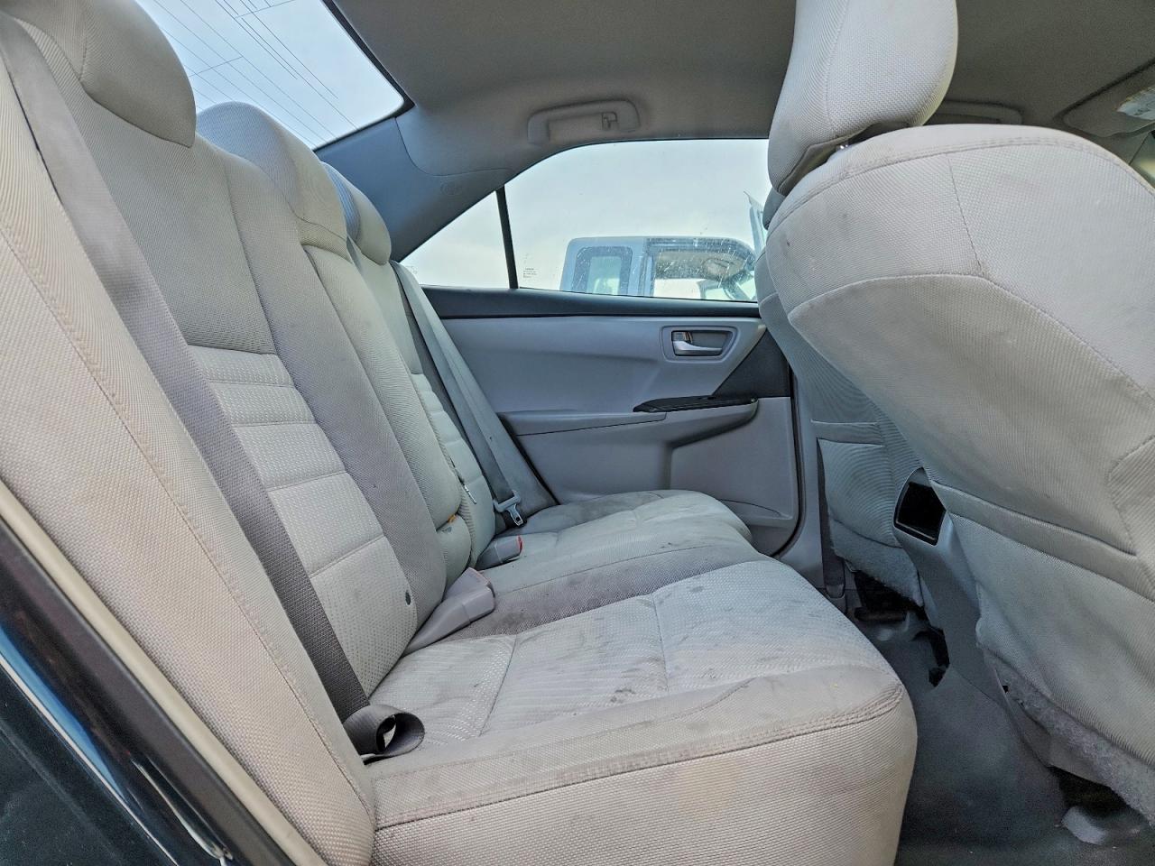 2016 TOYOTA CAMRY LE photo 10