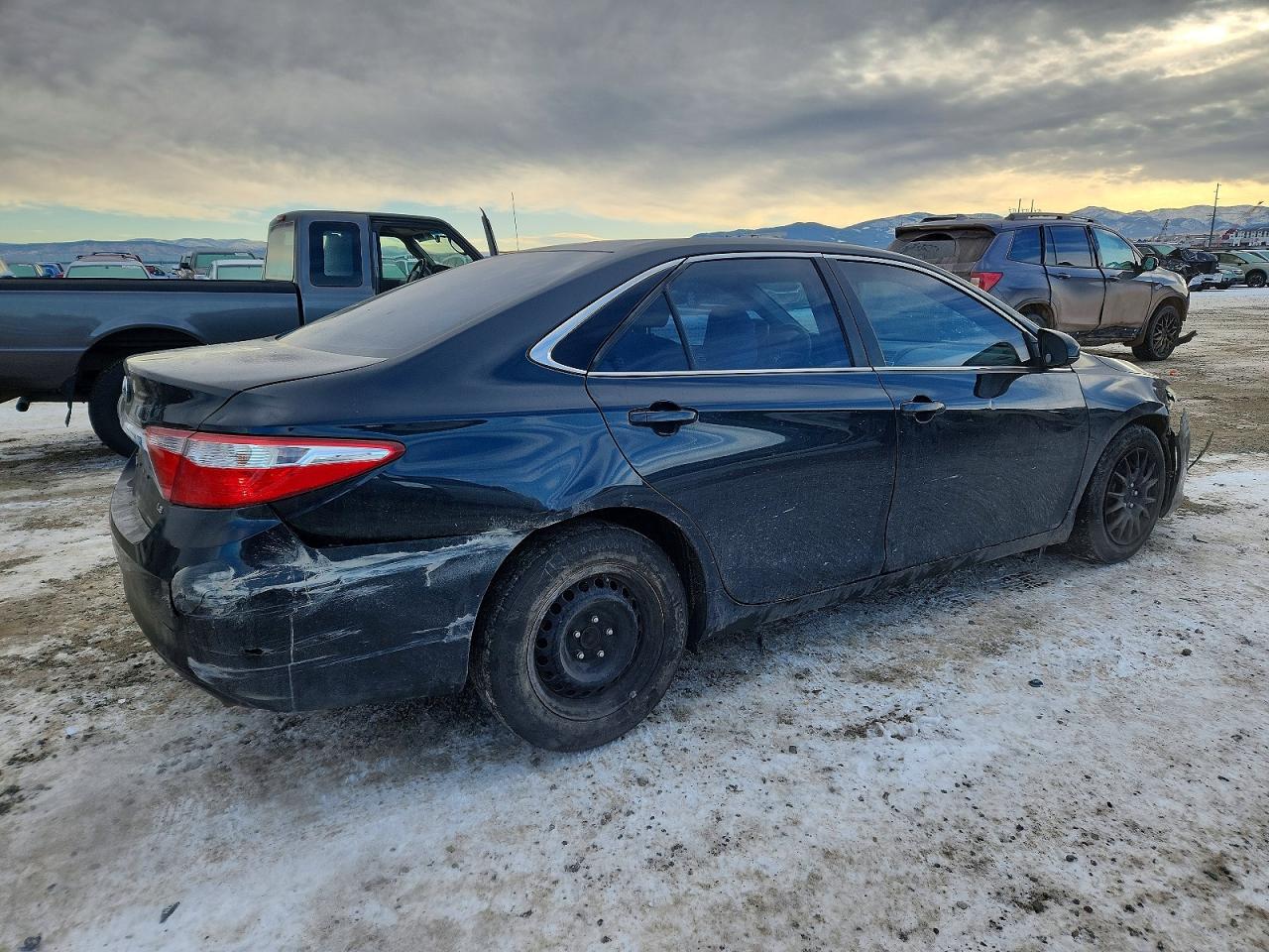2016 TOYOTA CAMRY LE photo 3