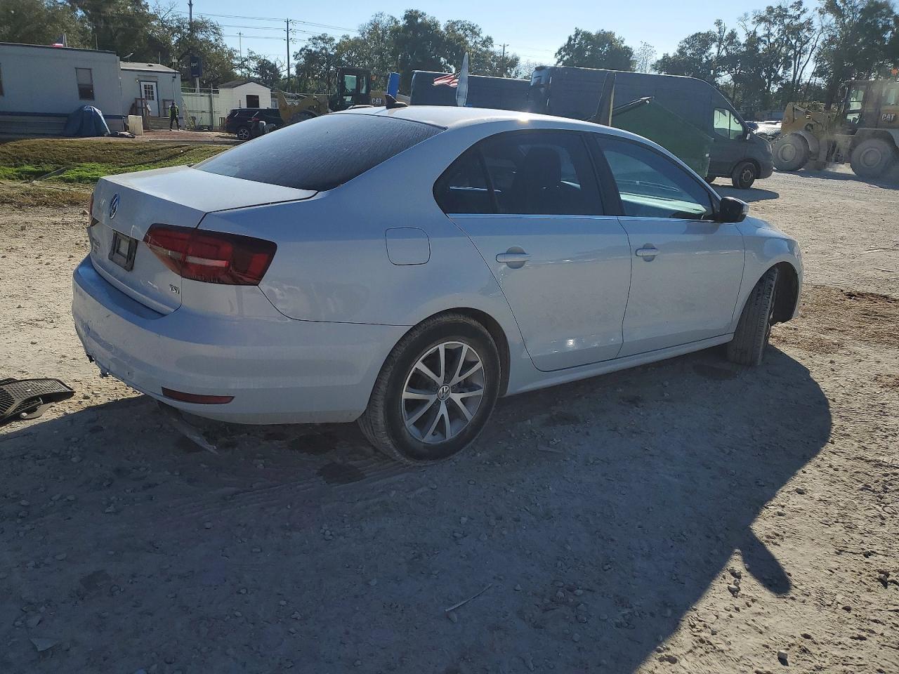 2018 VOLKSWAGEN JETTA SE photo 3