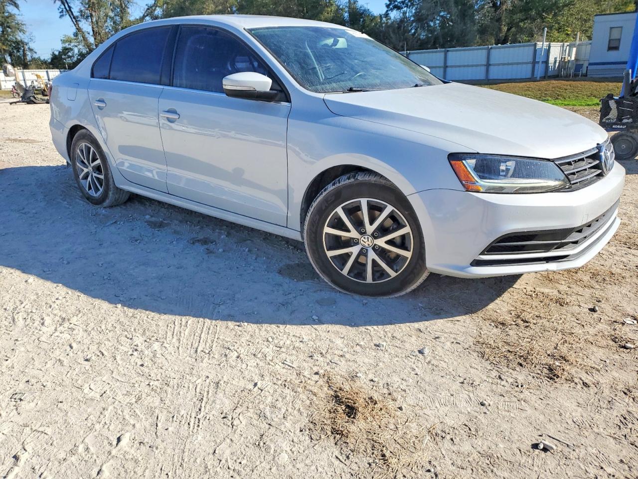 2018 VOLKSWAGEN JETTA SE photo 4