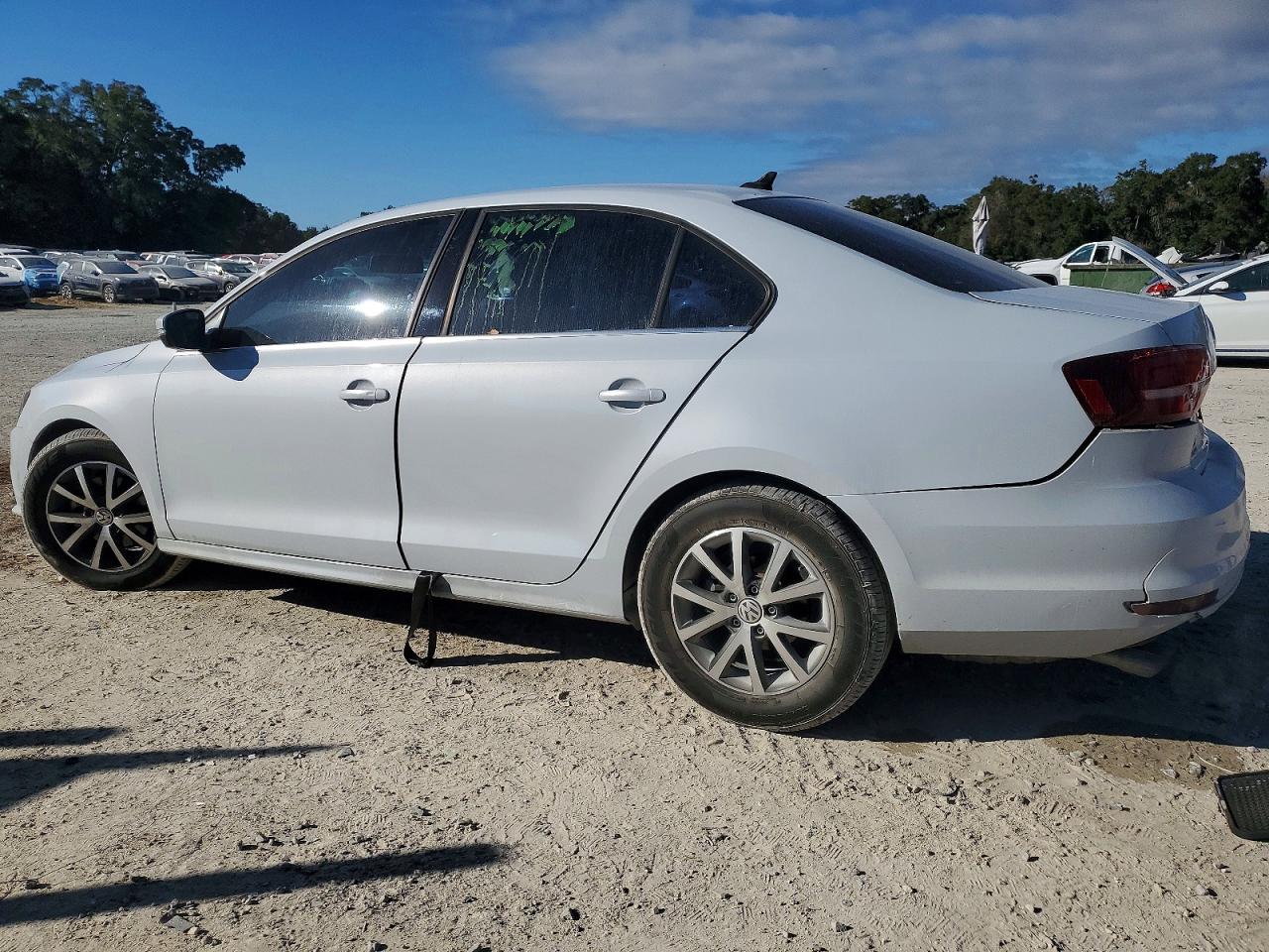 2018 VOLKSWAGEN JETTA SE photo 2