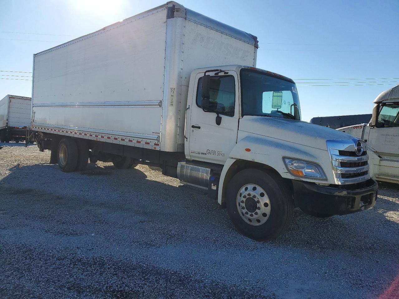 2019 HINO 268A BOX TRUCK photo 4