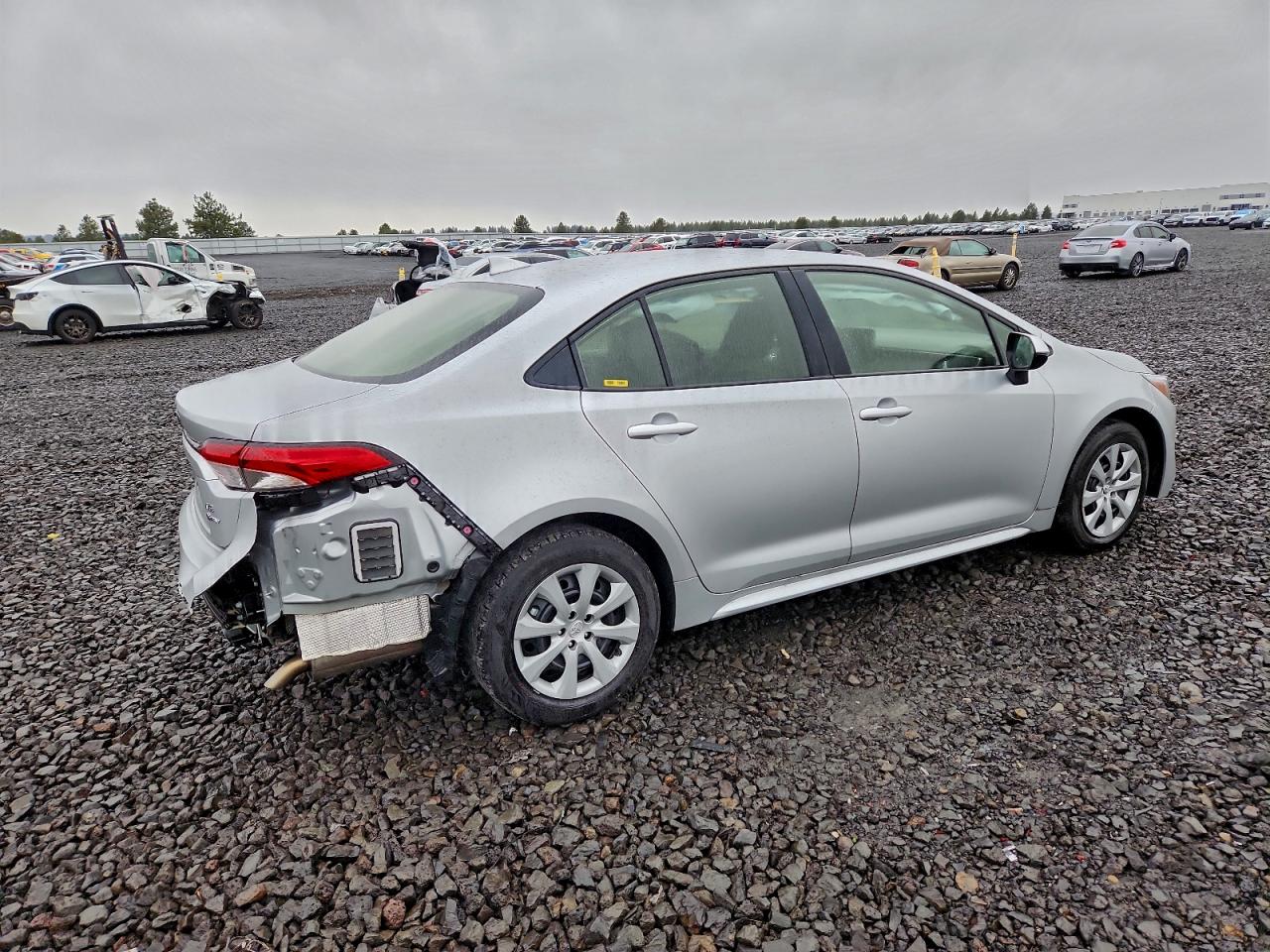 2025 TOYOTA COROLLA LE photo 3