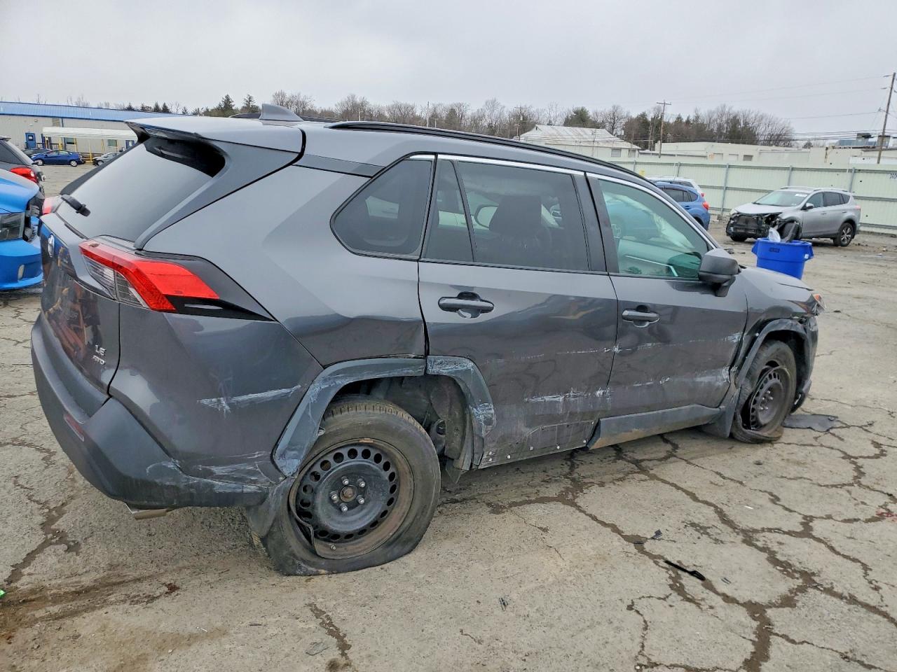 2021 TOYOTA RAV4 LE photo 3
