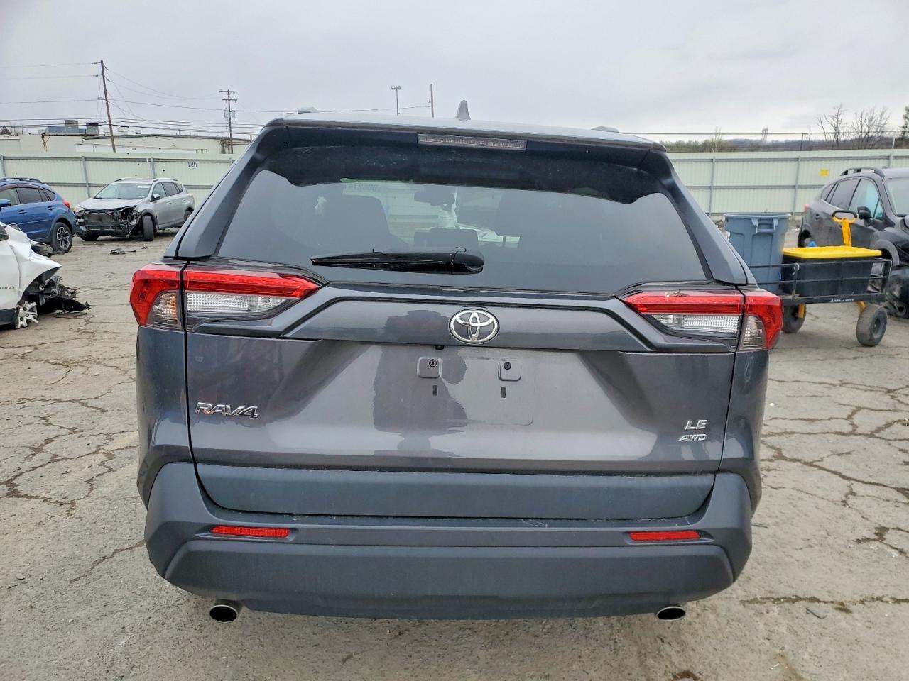 2021 TOYOTA RAV4 LE photo 6