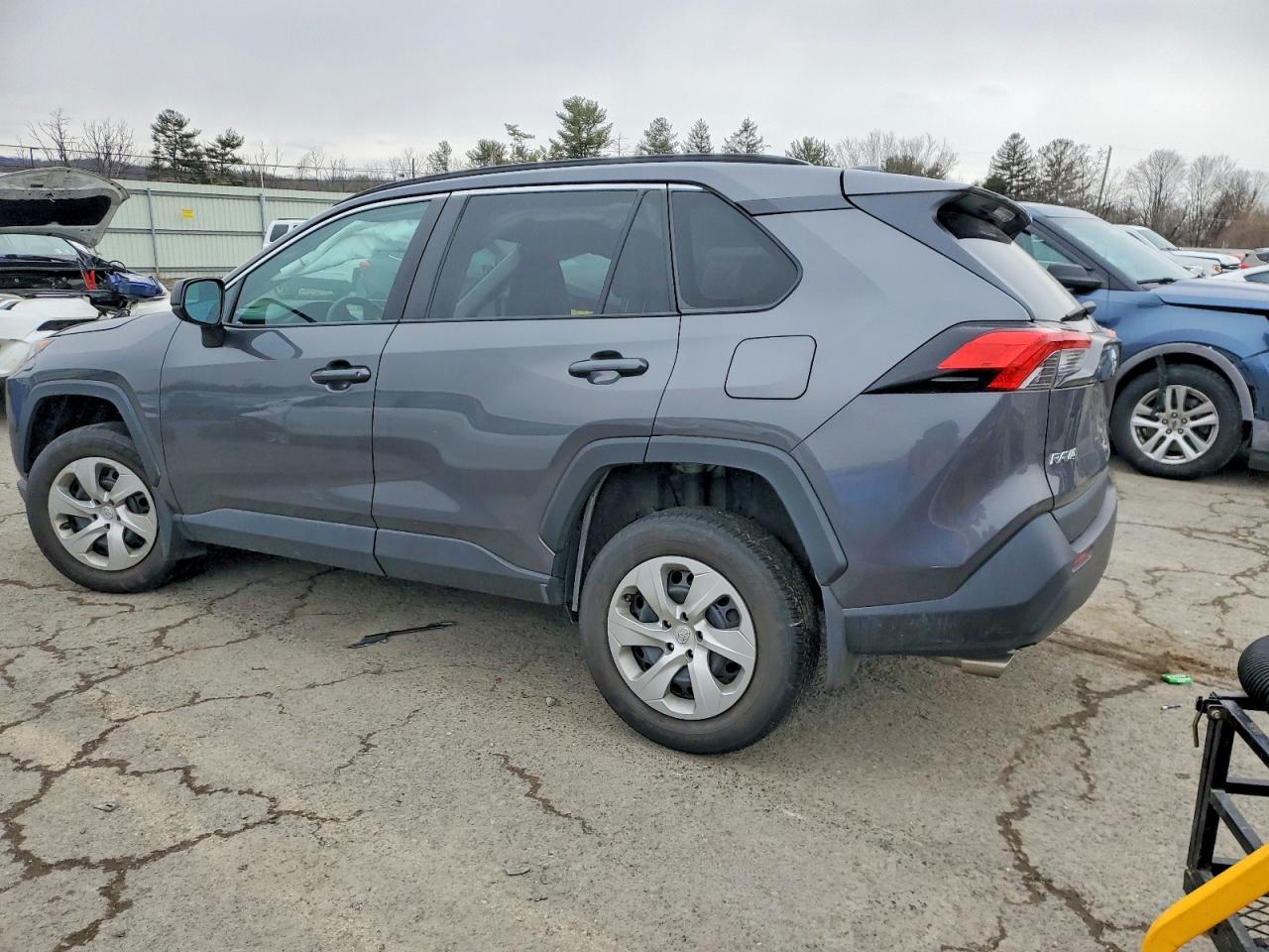 2021 TOYOTA RAV4 LE photo 2