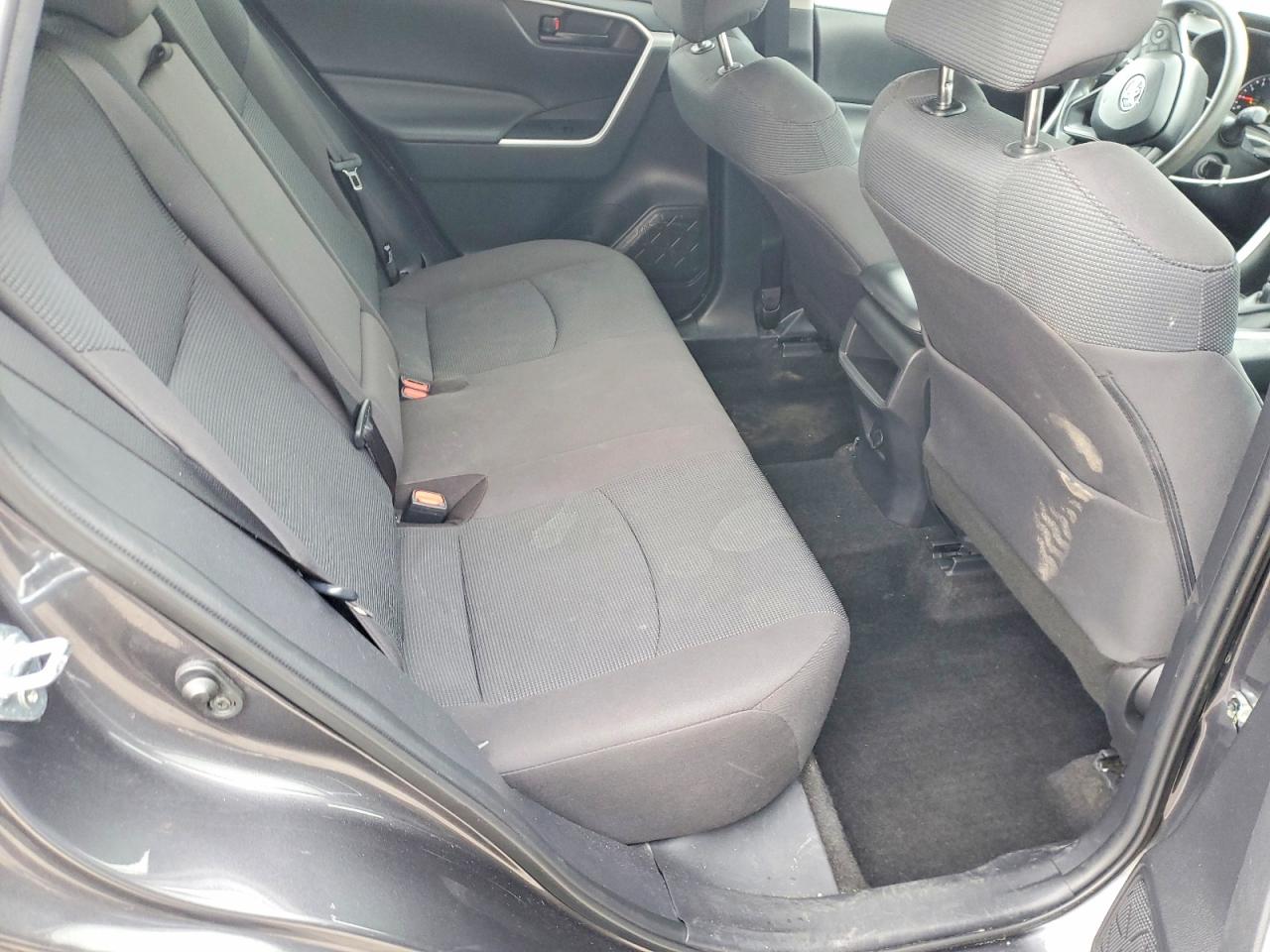 2021 TOYOTA RAV4 LE photo 10