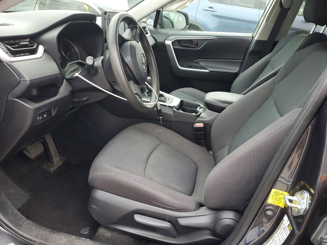 2021 TOYOTA RAV4 LE photo 7