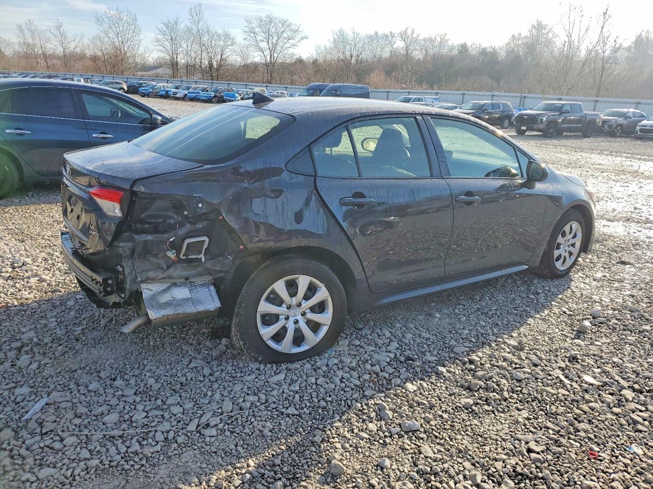 2025 TOYOTA COROLLA LE photo 3
