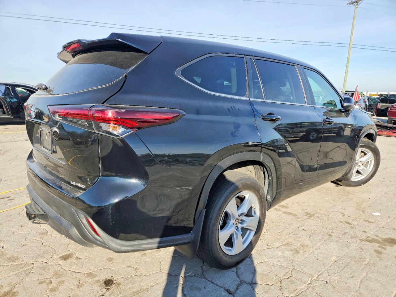2024 TOYOTA HIGHLANDER LE photo 3