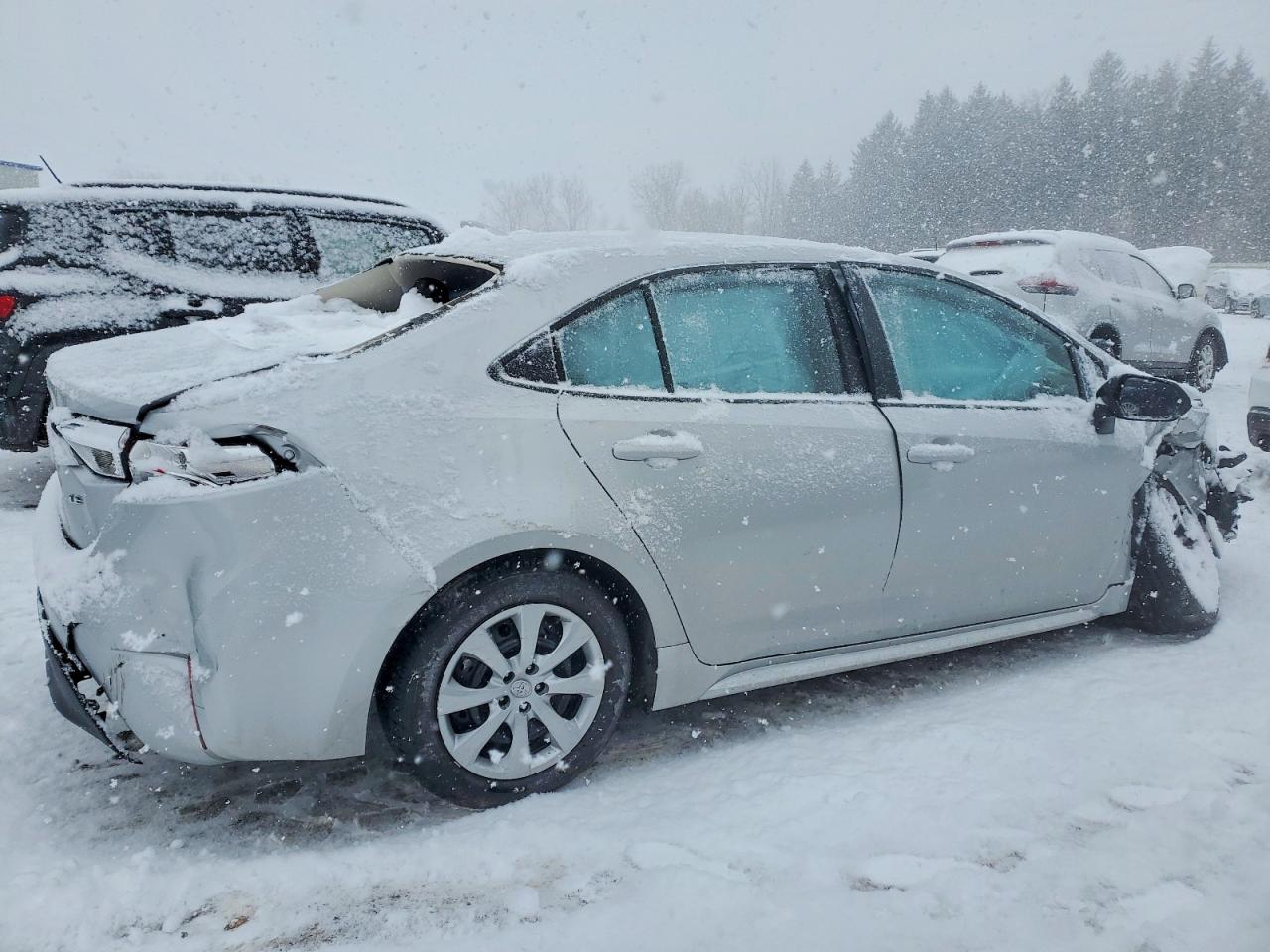 2025 TOYOTA COROLLA LE photo 3